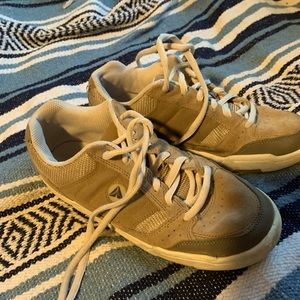 Men’s size 7 puffy skater air walks.